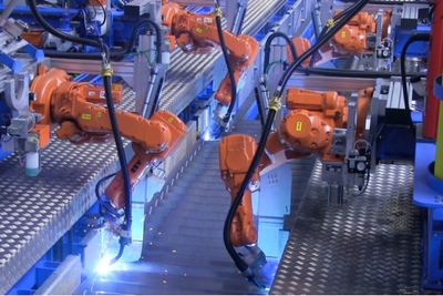 Automatisert sveising av korrugert livplate i SIN Beam Machine